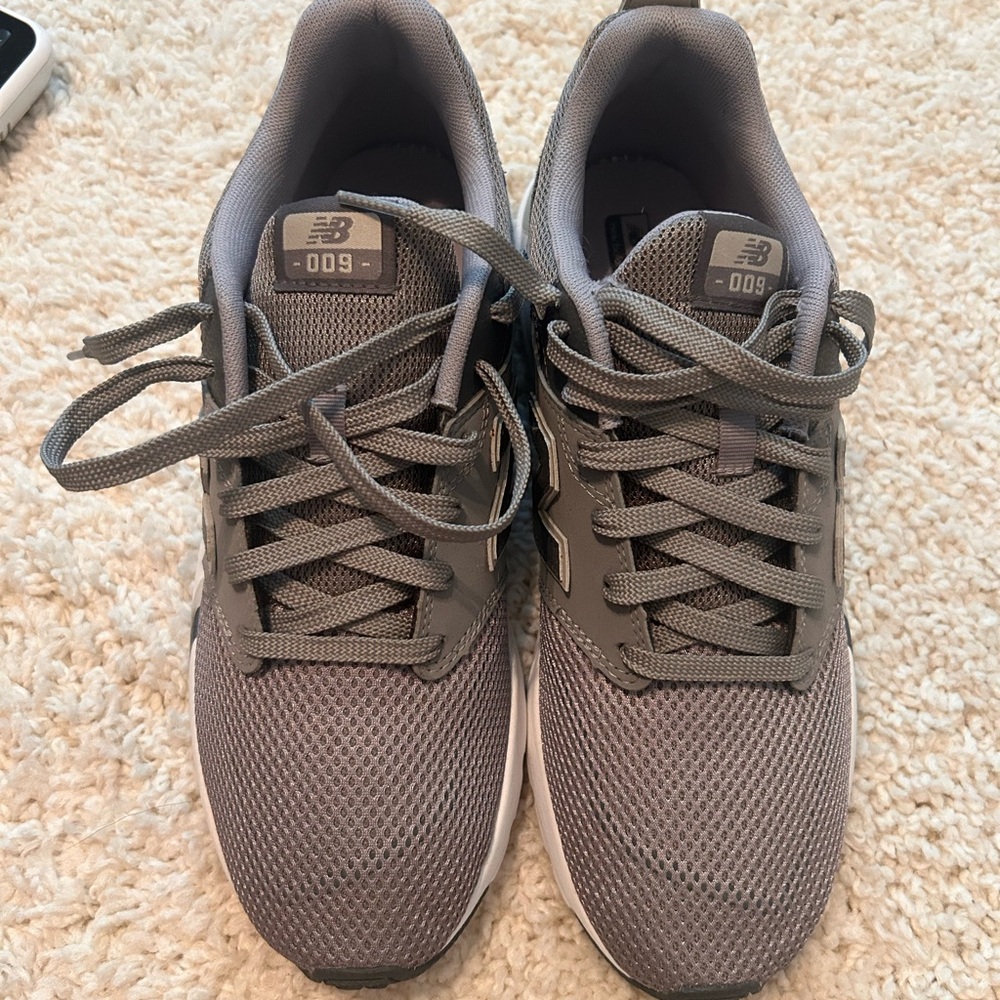 New Balance Gray Athletic Shoes Breathable Mesh Comfort